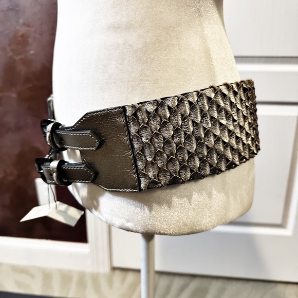 NWT Burberry Gold Stone Stunning Belt Made in Italy main image 5